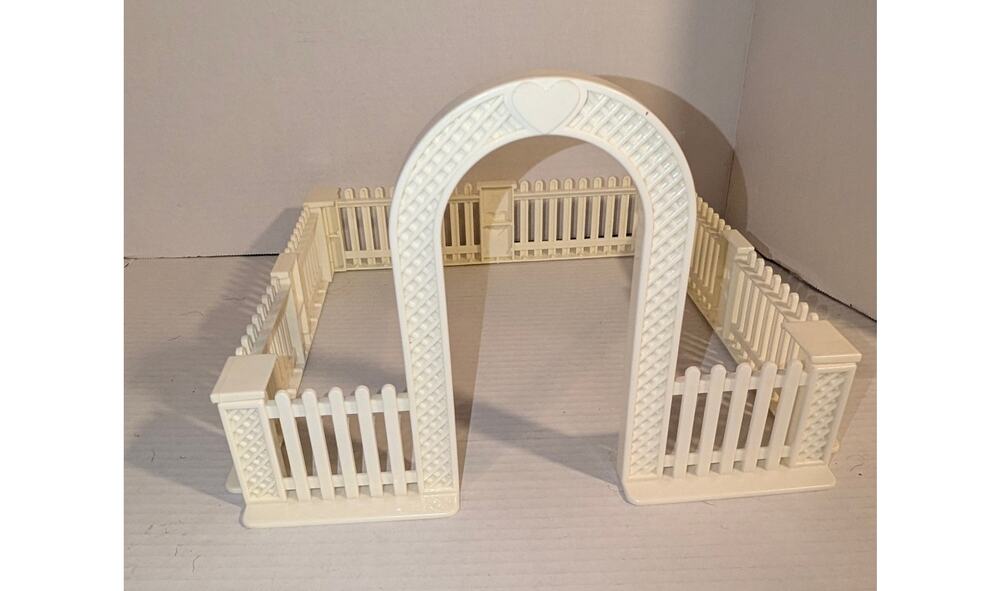 Vintage 1991 Playskool Victorian Dollhouse Back Yard Garden Arch White Fence